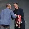 Ολυμπιακός: O Γιώργος Μπαρτζώκας βράβευσε τον σύζυγο και τον γιο της Κανέλλας Χρυσονίδου