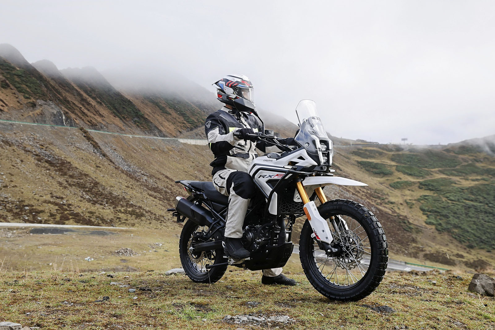 Adventure από μικρός: Η εξαιρετική τιμή και ο πλούσιος εξοπλισμός του Cyclone RX2 125                                          Adventure από μικρός: Η εξαιρετική τιμή και ο πλούσιος εξοπλισμός του Cyclone RX2 125