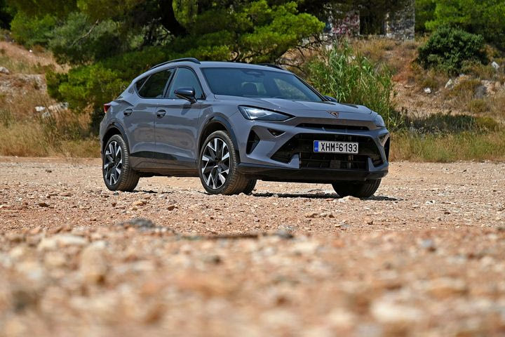 Δοκιμή του Cupra Formentor στη σπορ έκδοση VZ των 272 ίππων - γιατί και τα υβριδικά SUV έχουν ψυχή