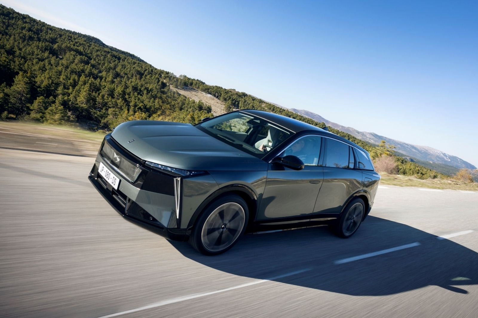 H DS Automobiles υπόσχεται μετακινήσεις First Class με το νέο SUV της που είναι διαθέσιμο για παραγγελία στην Ελλάδα