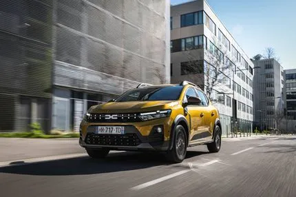Στην Ελλάδα τα νέα Dacia Sandero Stepway και Jogger με τον κινητήρα hybrid 155 - Δείτε τις τιμές τους