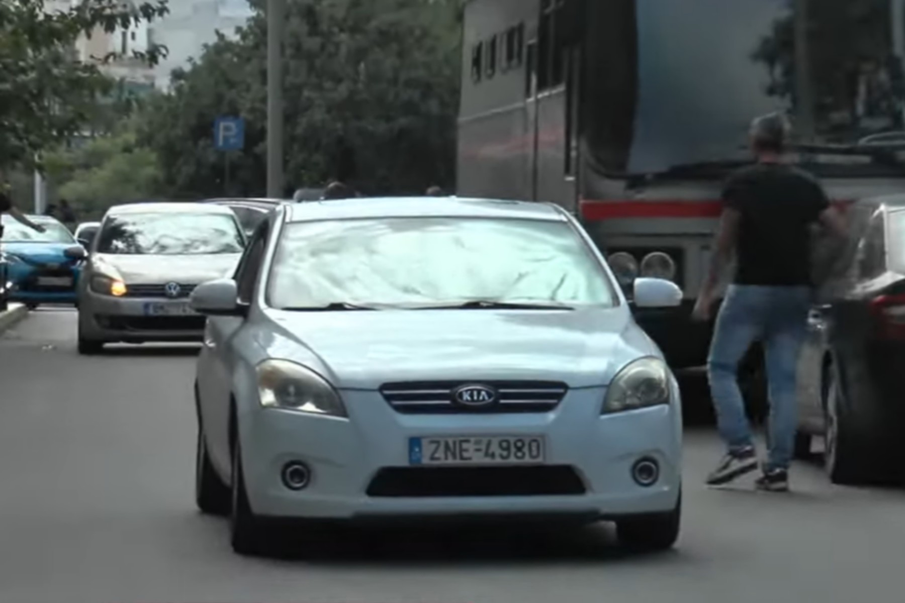 Ολοκληρώθηκε η διαδικασία στην Ευελπίδων - Βγήκαν οι συλληφθέντες από τον Ανακριτή                                          Ολοκληρώθηκε η διαδικασία στην Ευελπίδων - Βγήκαν οι συλληφθέντες από τον Ανακριτή