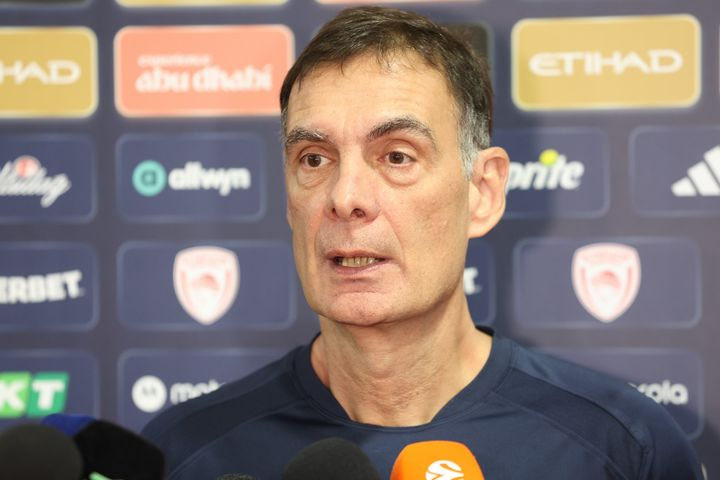 Μπαρτζώκας: "Να γυρίσει δυνατός στα γήπεδα ο Τζέιμς, το γήπεδο δεν είναι στον Πειραιά, αλλά ο Ολυμπιακός έχει οπαδούς παντού"