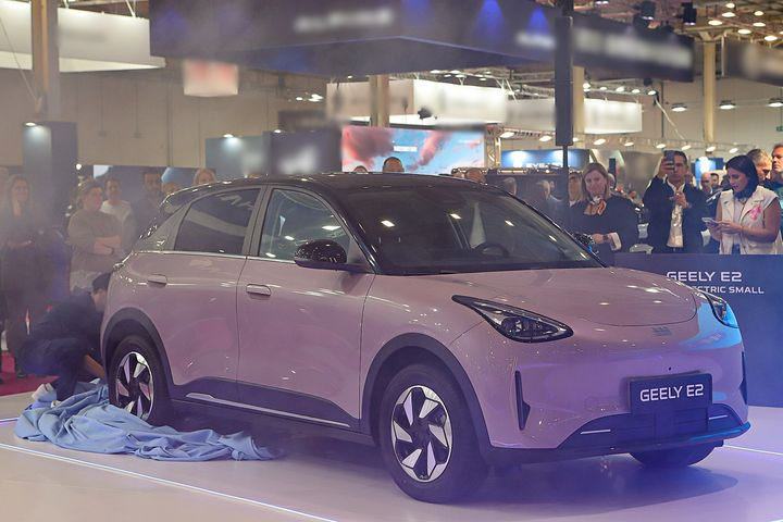 Ήρθε με τιμή κάτω από 17 χιλιάρικα το Geely E2, που το 2025 ήταν #1 ηλεκτρικό σε πωλήσεις παγκοσμίως σε δύο κατηγορίες