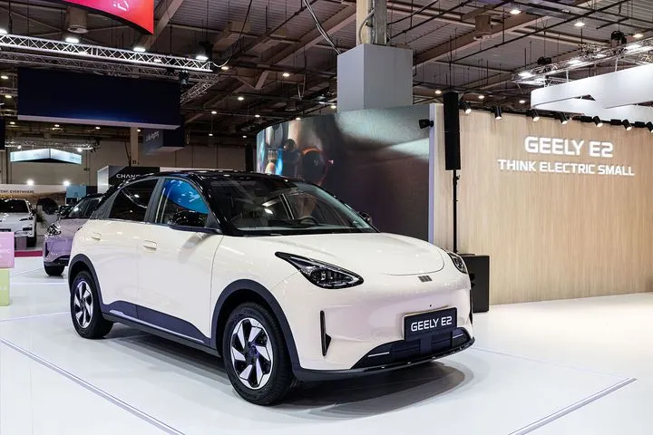 Η Geely έδωσε τον παλμό στην Auto Athina 2026 - Πρεμιέρα στην Ελλάδα για το Geely E2