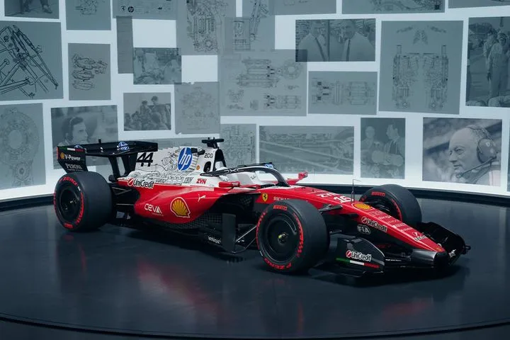 Οι συμβολισμοί των νέων χρωματισμών των Ferrari και Mercedes στο GP των ΗΠΑ