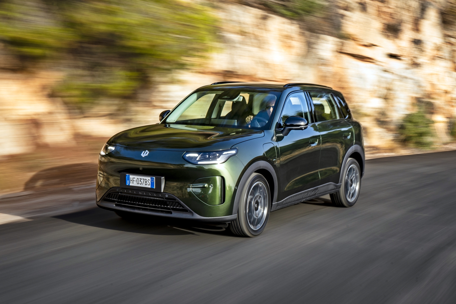 Ήρθε το B-SUV που αλλάζει τα δεδομένα: Το Leapmotor B03X κάνει έως 400 χλμ. με μια φόρτιση και κοστίζει από 19.990 ευρώ                                          Ήρθε το B-SUV που αλλάζει τα δεδομένα: Το Leapmotor B03X κάνει έως 400 χλμ. με μια φόρτιση και κοστίζει από 19.990 ευρώ