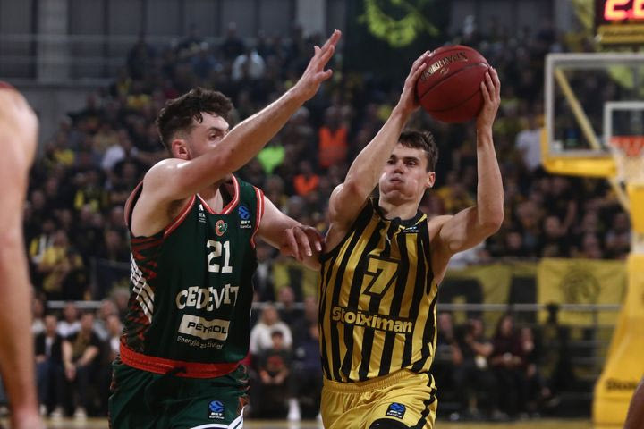 Με μαέστρο Ντιμιτρίεβιτς και MVP Ρόμπινσον-Ερλ ο Άρης καθάρισε την Τσεντεβίτα και έμεινε αήττητος στο EuroCup