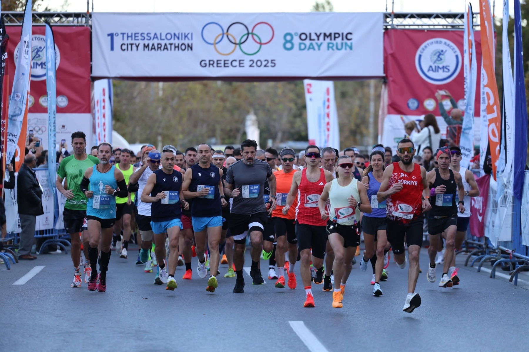 Olympic Day Run Greece: Πριν την εκκίνηση οι δρομείς δίνουν ραντεβού στη μεγάλη οθόνη                                          Olympic Day Run Greece: Πριν την εκκίνηση οι δρομείς δίνουν ραντεβού στη μεγάλη οθόνη