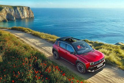 To Renault 4 E-Tech Electric με υφασμάτινη οροφή είναι στην Auto Athina με έκπτωση 3.000 ευρώ