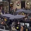 Ζεσταίνονται οι οπαδοί της ΑΕΚ: To VIDEO του SPORT24 από το κιτρινόμαυρο Μάντσεστερ