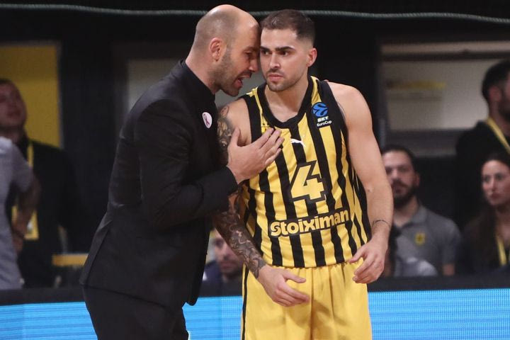 Η παρέλαση, η προέλαση και ο… τσόγλανος ο Τολιόπουλος