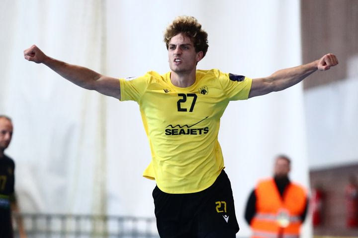 H AEK αγκαλιά με την πρόκριση στους 32 του European Cup στο χάντμπολ