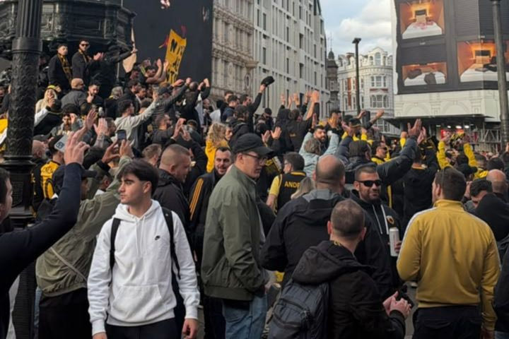 ΑΕΚ: Κίτρινη παράκρουση στο Λονδίνο, χαμός από τους οπαδούς της Ένωσης πριν από τη Σαχτάρ