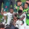 Μπαρτσελόνα: Ταυτοποιήθηκε το άτομο που πήγε να επιτεθεί στον Καμαβινγκά στο ντέρμπι με την Ρεάλ – Αυτές είναι οι πιθανές κυρώσεις