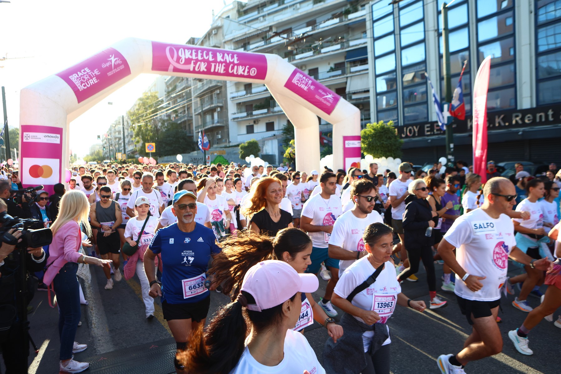 Χιλιάδες άνθρωποι ένωσαν τα βήματά τους για έναν κόσμο χωρίς καρκίνο μαστού στο 18o Greece Race for the Cure                                          Χιλιάδες άνθρωποι ένωσαν τα βήματά τους για έναν κόσμο χωρίς καρκίνο μαστού στο 18o Greece Race for the Cure