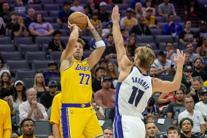 NBA: Οι Λέικερς κυριάρχησαν κόντρα στους Κινγκς, οι Πίστονς επέστρεψαν από το -14 και νίκησαν τους Σανς