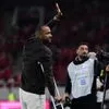 Ολυμπιακός: Ο Ελ Κααμπί εμφανίστηκε με πατερίτσες και αποθεώθηκε από το  “Καραϊσκάκης”