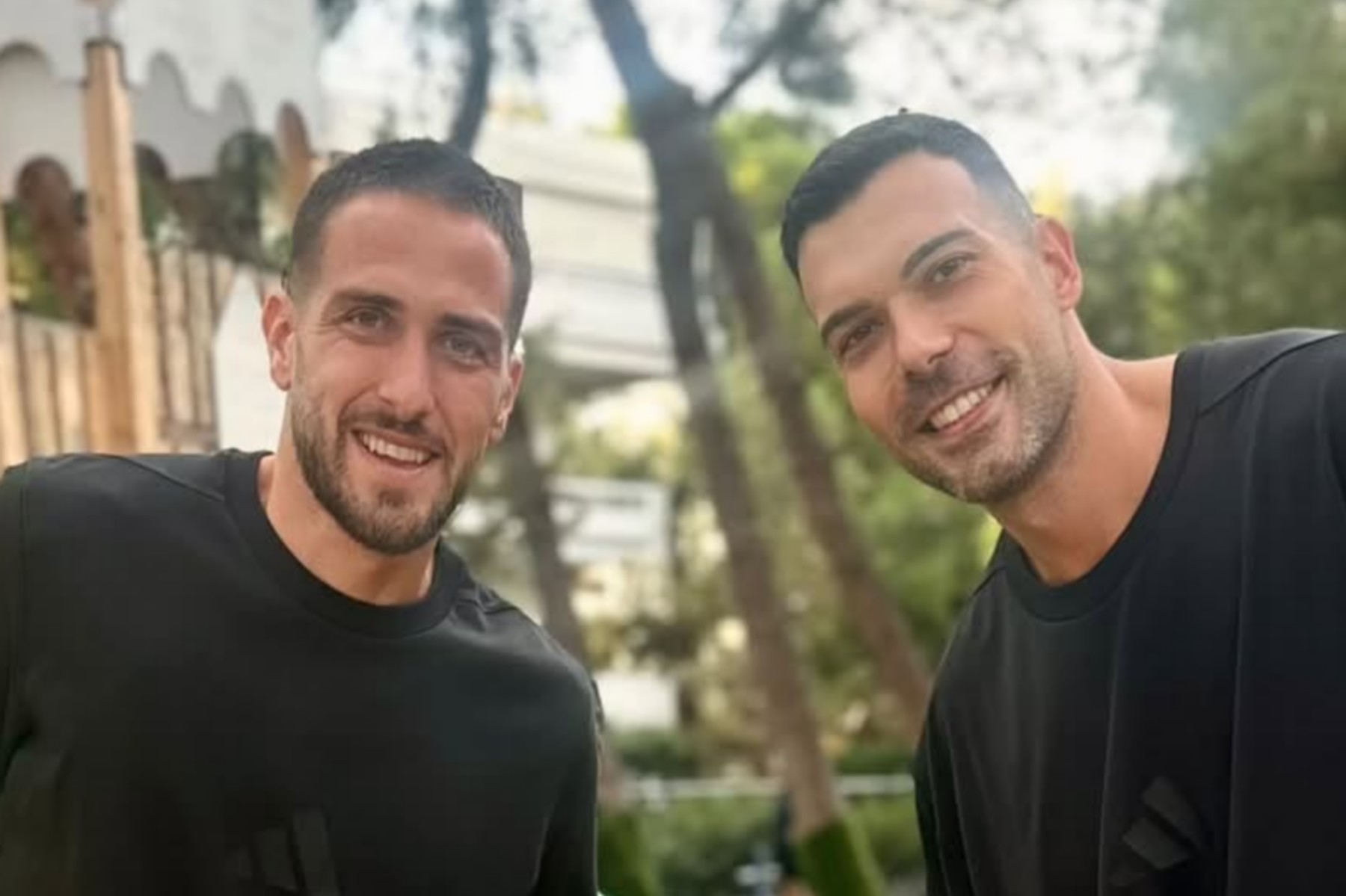 Ο Γιάννης Βαρδής συνάντησε Φορτούνη και Σλούκα σε παιδική χαρά                                          Ο Γιάννης Βαρδής συνάντησε Φορτούνη και Σλούκα σε παιδική χαρά