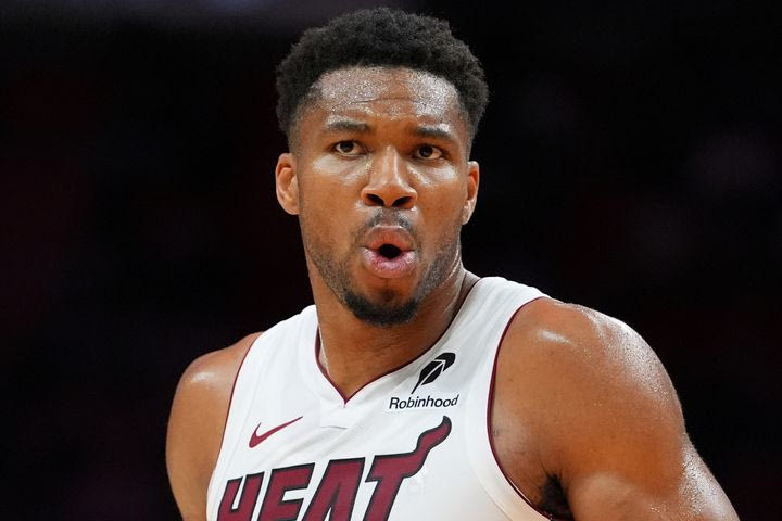 Ο Γιάννης Αντετοκούνμπο έγραψε τερατώδες stat-line στην νίκη των Χιτ επί των Νετς