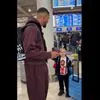 Το VIDEO από το ταξίδι του Ολυμπιακού στην Ισπανία: Η μικρή φαν του Φουρνιέ και το ψαρωτικό βλέμμα του Γάλλου