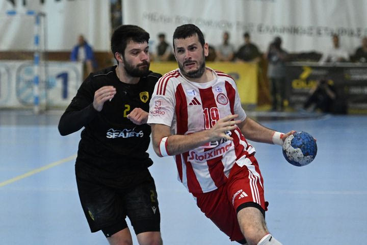 Πού θα δείτε το μεγάλο ντέρμπι της Handball Premier ανάμεσα σε Ολυμπιακό και ΑΕΚ