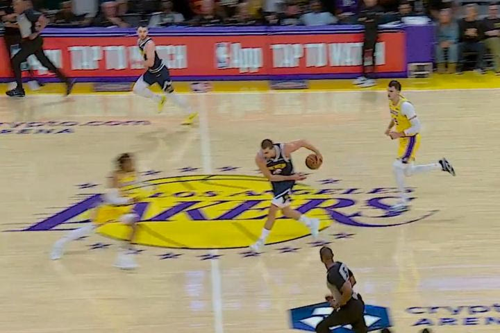 NBA: Νίκολα Γιόκιτς, η τέχνη της ασίστ πίσω από την πλάτη