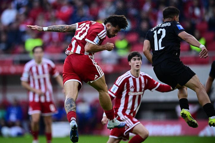 Η κεφαλιά του Ζότα Σίλβα για το 1-0 του Ολυμπιακού κόντρα στην Καλαμάτα