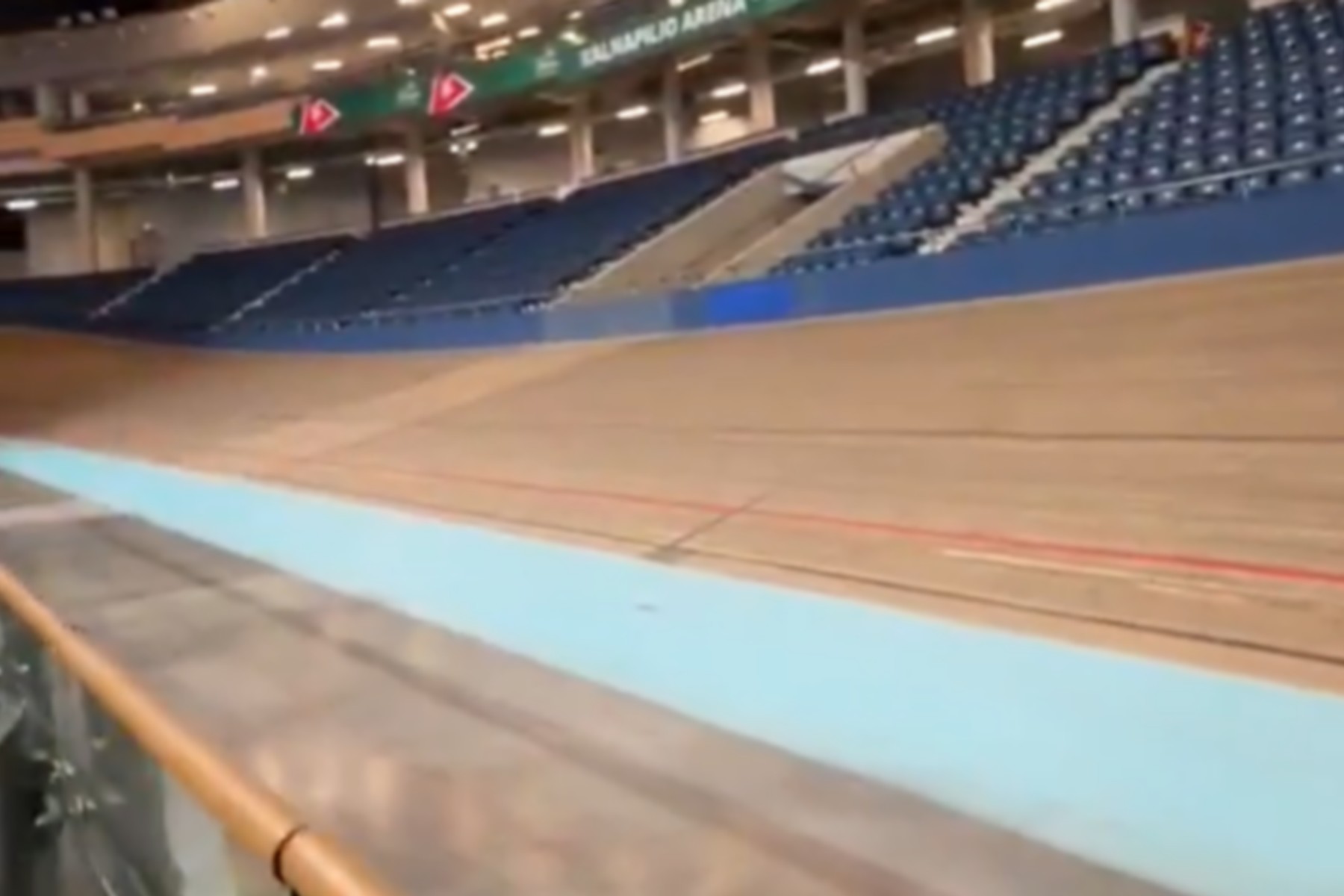 Τα πλάνα του SPORT24 από την εντυπωσιακή έδρα της Λιετκαμπέλις, όπου είναι και ποδηλατοδρόμιο                                          Τα πλάνα του SPORT24 από την εντυπωσιακή έδρα της Λιετκαμπέλις, όπου είναι και ποδηλατοδρόμιο
