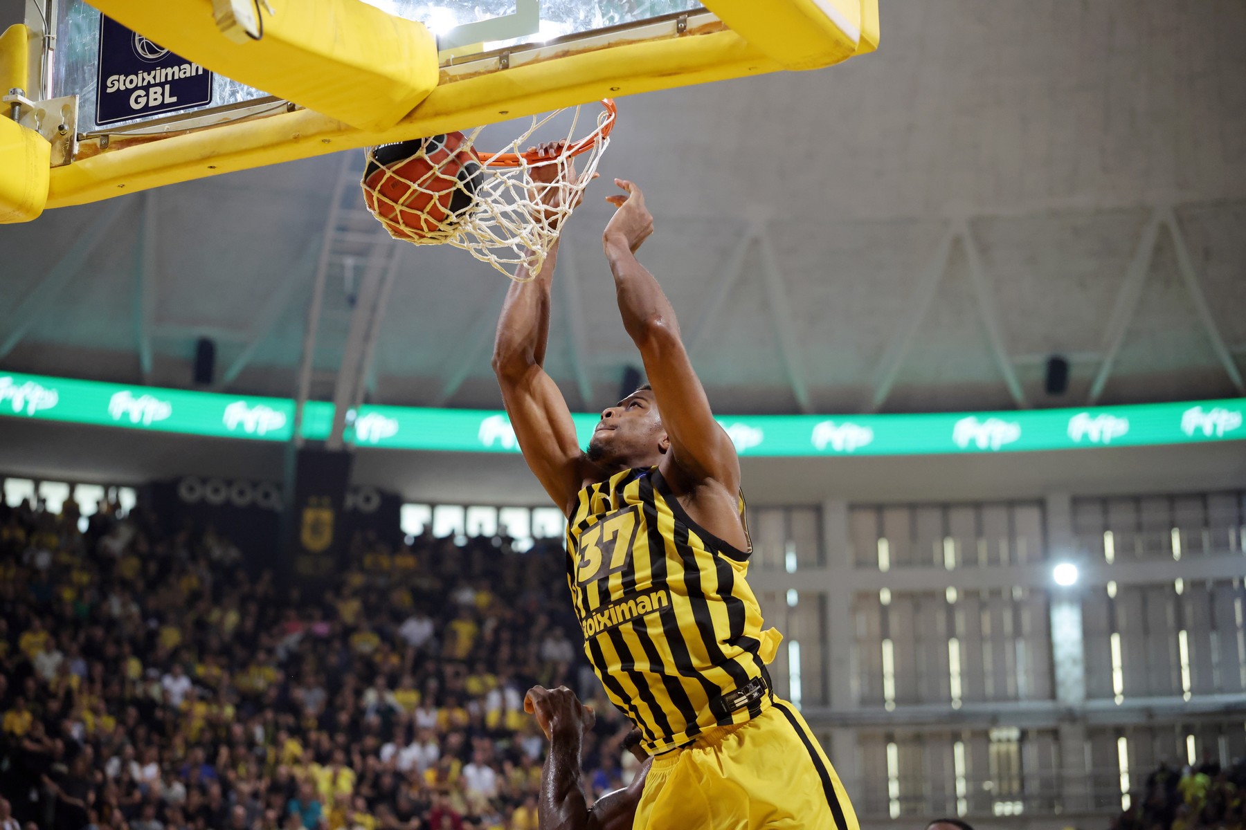 Το dunk show του Άρη κόντρα στην ΑΕΚ που ξεσήκωσε το Αλεξάνδρειο                                          Το dunk show του Άρη κόντρα στην ΑΕΚ που ξεσήκωσε το Αλεξάνδρειο