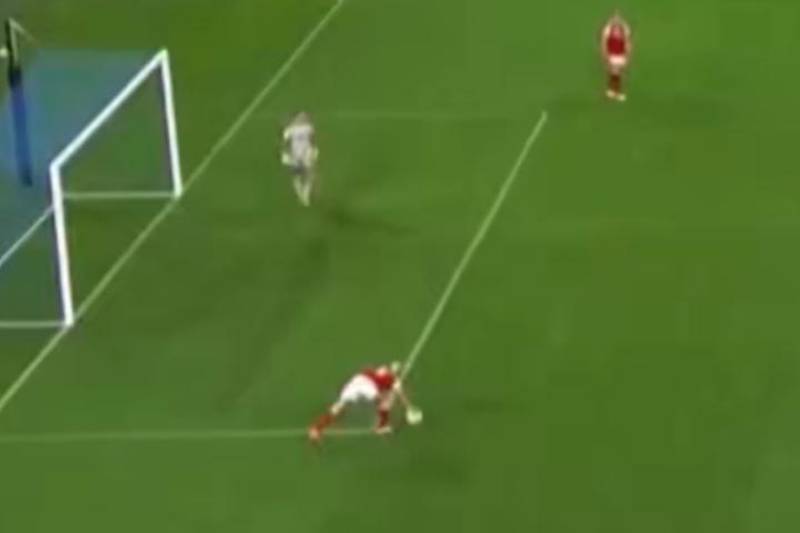 Επική γκάφα στο Champions League Γυναικών: Η Γουίλιαμσον έπιασε την μπάλα με το χέρι νομίζοντας πως δεν είχε εκτελεστεί το ελεύθερο