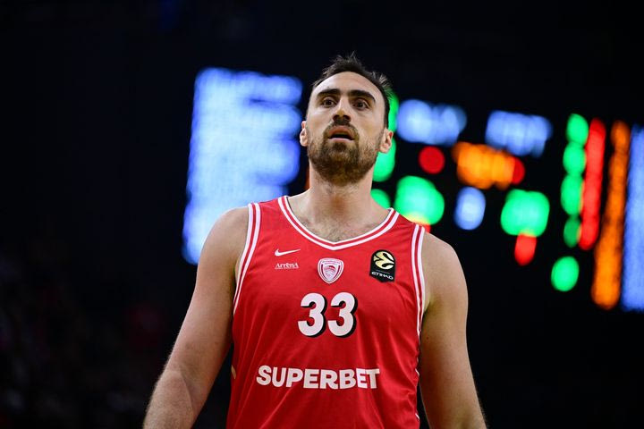 Κόλλησε στο τελευταίο τρίλεπτο ο σκληρός αλλά λειψός Ολυμπιακός