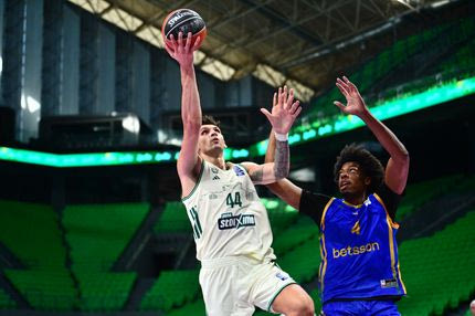 Ο Ντίνος Μήτογλου έκανε double-double στο πρώτο μέρος του Παναθηναϊκός AKTOR - Περιστέρι Betsson
