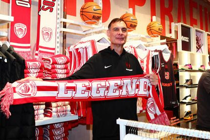 Μπαρτζώκας: "Είμαι παραδοσιακός, οπότε για μένα η πιο ωραία φανέλα είναι πάντα η ερυθρόλευκη - Ένα μεγάλο ευχαριστώ στον κόσμο για την υποστήριξη"