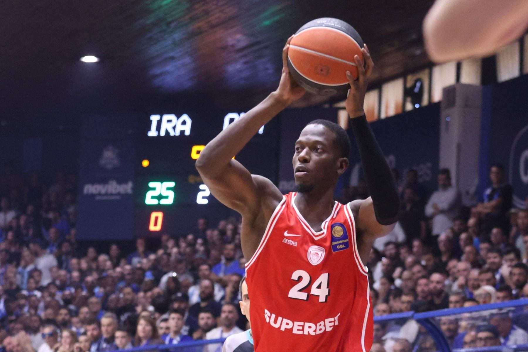 Το alley oop κάρφωμα του Εντζάι μετά από ασίστ του Φουρνιέ