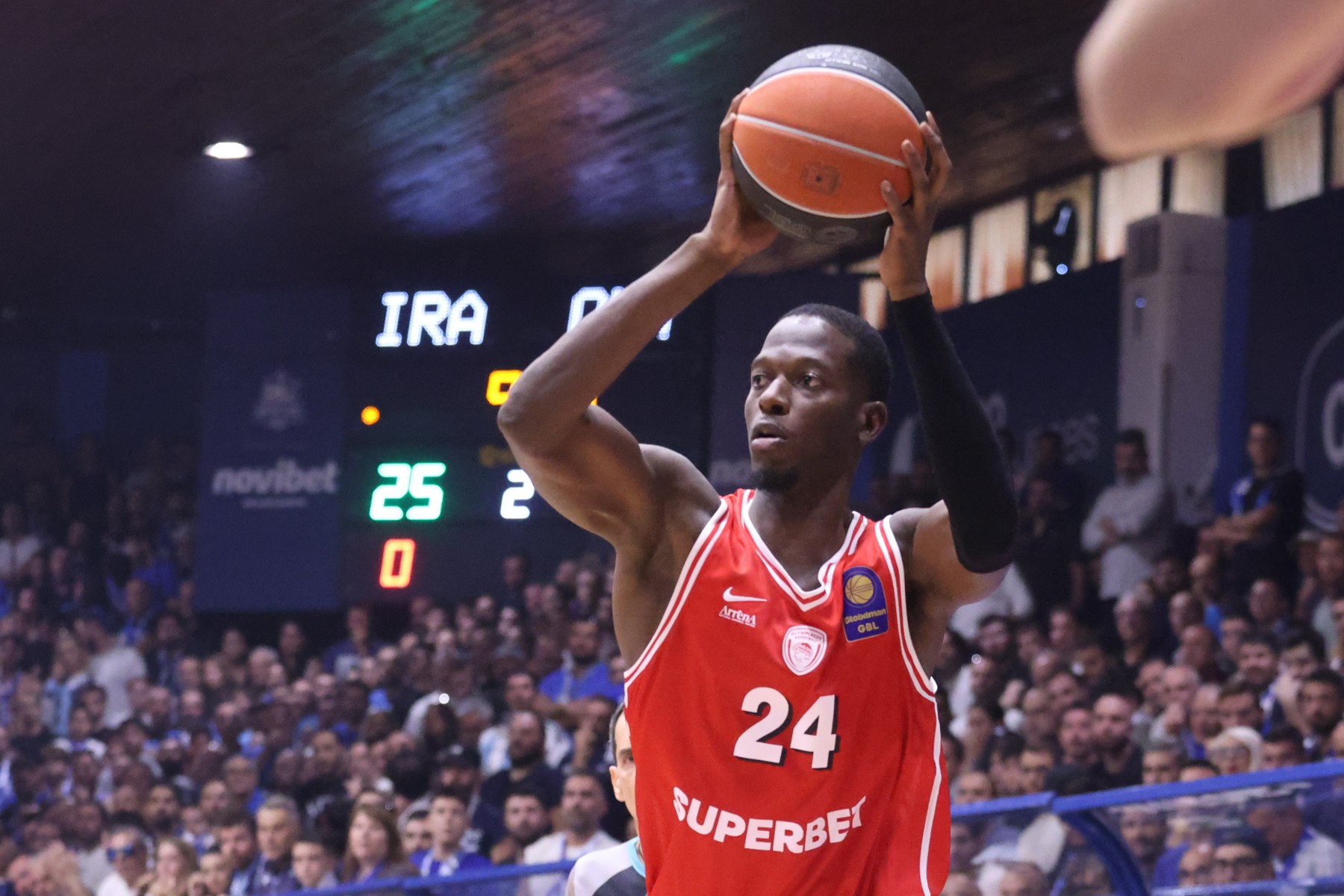 Το alley oop κάρφωμα του Εντζάι μετά από ασίστ του Φουρνιέ                                          Το alley oop κάρφωμα του Εντζάι μετά από ασίστ του Φουρνιέ