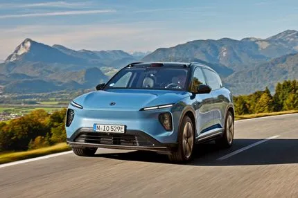 Η premium ηλεκτροκίνηση της Nio, τώρα με όφελος έως και 11.000 ευρώ