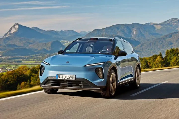 Η premium ηλεκτροκίνηση της Nio, τώρα με όφελος έως και 11.000 ευρώ