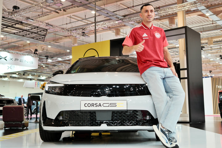 Οι παίκτες του Ολυμπιακού πήγαν στην Auto Athina για χάρη της Opel