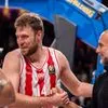 Μπαρτσελόνα – Ολυμπιακός: Η θερμή χειραψία του Βεζένκοβ με τον Γκουαρντιόλα