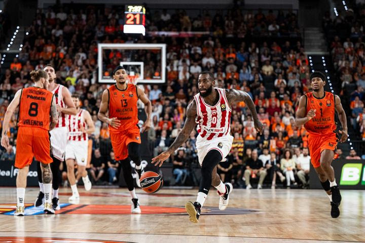 H EuroLeague αποθέωσε τον Ολυμπιακό για την ανατροπή στη Βαλένθια: “Όλοι συνεργάζονται για να βγει το τέλειο σουτ”