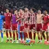 Ολυμπιακός – Παναθηναϊκός: Οι ερυθρόλευκοι πανηγυρισμοί με τον κόσμο μετά τη νίκη στο ντέρμπι