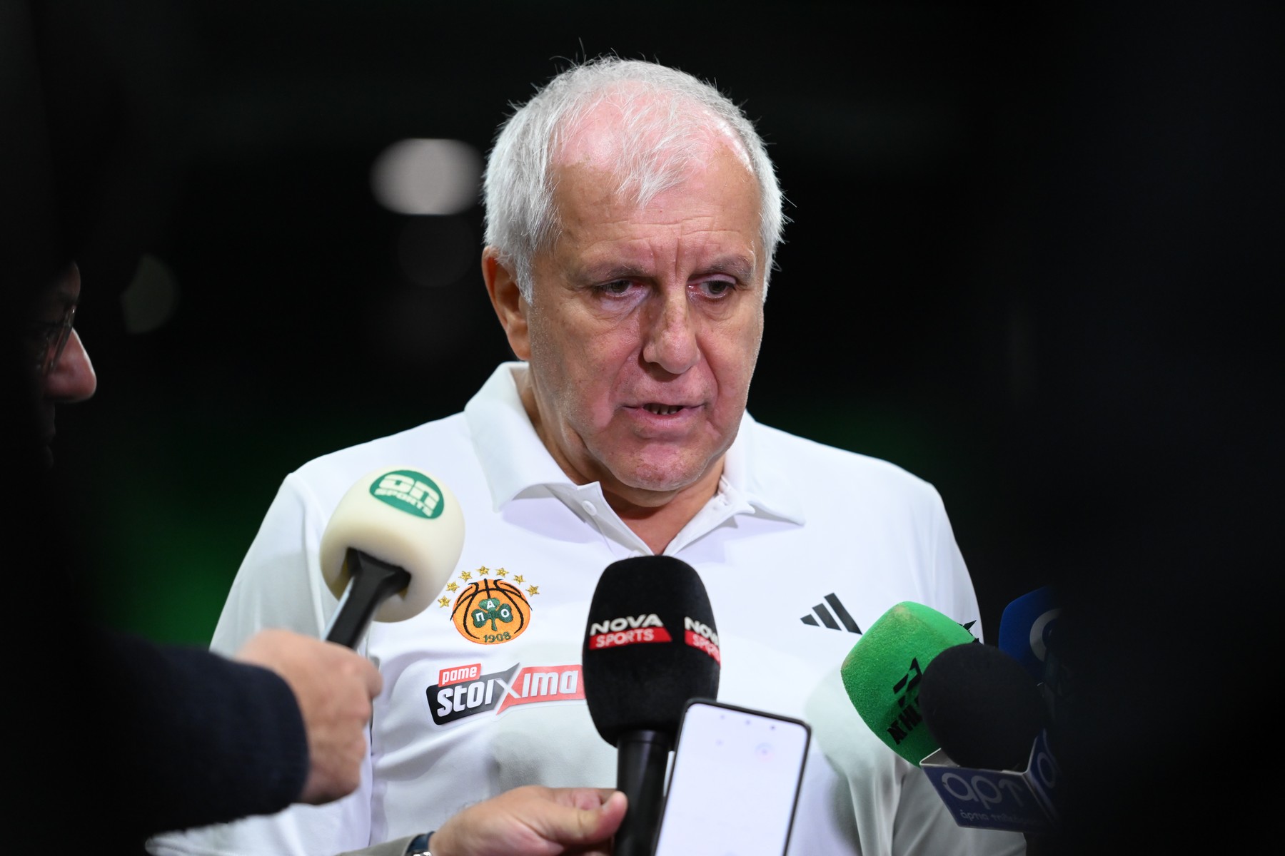 Ομπράντοβιτς: "Αν καταλαβαίνετε εσείς ότι ο Μαντζούκας δουλεύει σκληρά, σκεφτείτε κι εμένα που τον βλέπω όλη μέρα"                                          Ομπράντοβιτς: "Αν καταλαβαίνετε εσείς ότι ο Μαντζούκας δουλεύει σκληρά, σκεφτείτε κι εμένα που τον βλέπω όλη μέρα"