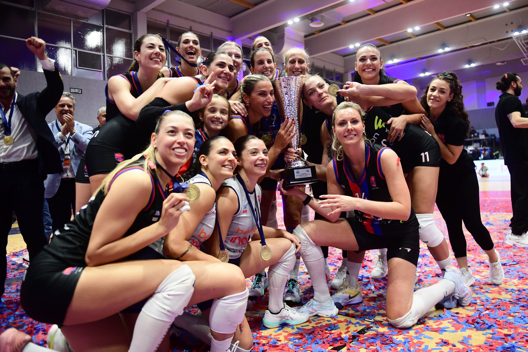 H απονομή του Super Cup στον Πανιώνιο Betsson                                          H απονομή του Super Cup στον Πανιώνιο Betsson