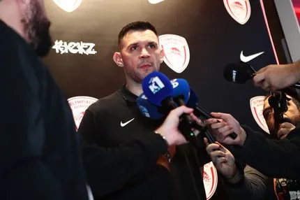 Παπανικολάου: “Ο Ολυμπιακός είναι ένας ζωντανός οργανισμός που συνεχίζει να κάνει βήματα μπροστά – Η ερυθρόλευκη φανέλα είναι αυτή που με κερδίζει”