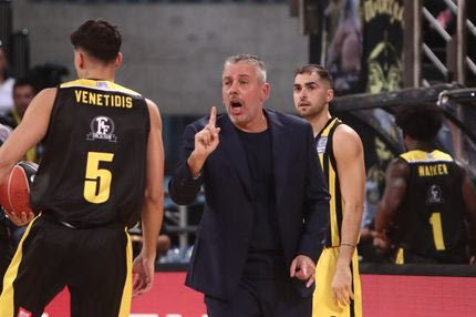 Παπαθεοδώρου:”Το άθλημα λέγεται μπάσκετμπολ επειδή πρέπει να βάλεις την μπάλα στο καλάθι”