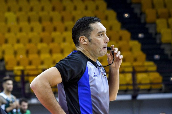 Τι σημαίνει ο κατ' οίκον περιορισμός με βραχιολάκι για Τσαρούχα και Πηλοΐδη