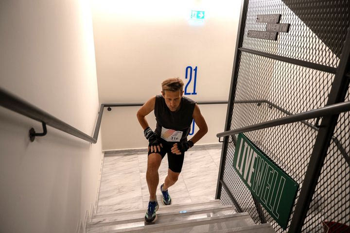 3ο Piraeus Tower Run To The Top: Ανεβαίνοντας στην κορυφή του Πύργου Πειραιά