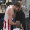 Μπαρτσελόνα – Ολυμπιακός: Η θερμή χειραψία του Βεζένκοβ με τον Γκουαρντιόλα