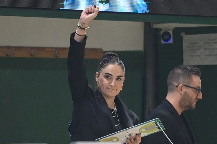 Ο κόσμος του Παναθηναϊκού αποθέωσε την Σελέν Ερντέμ στους ρυθμούς του “πορομ πορομ πομ περομ περομ”